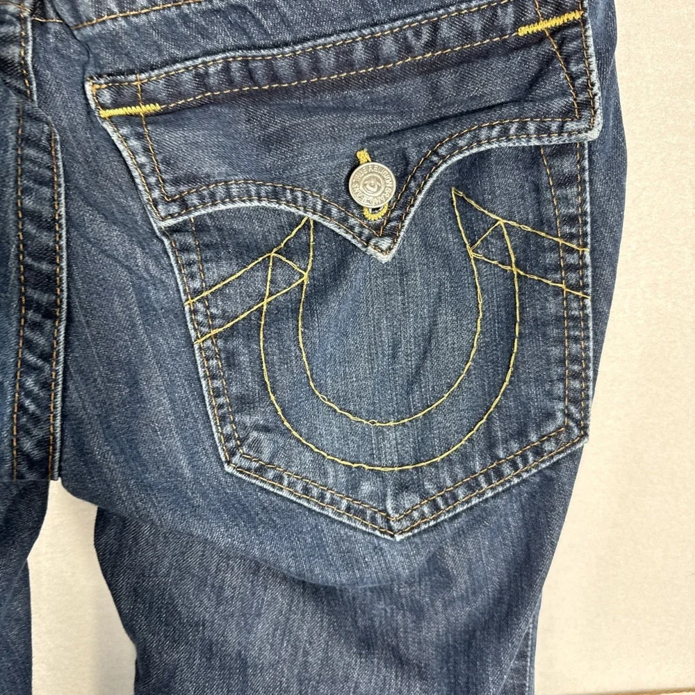 True Religion Mens Jeans RN# 112790 CA# 30427 Size 33 Medium Wash See Pictures